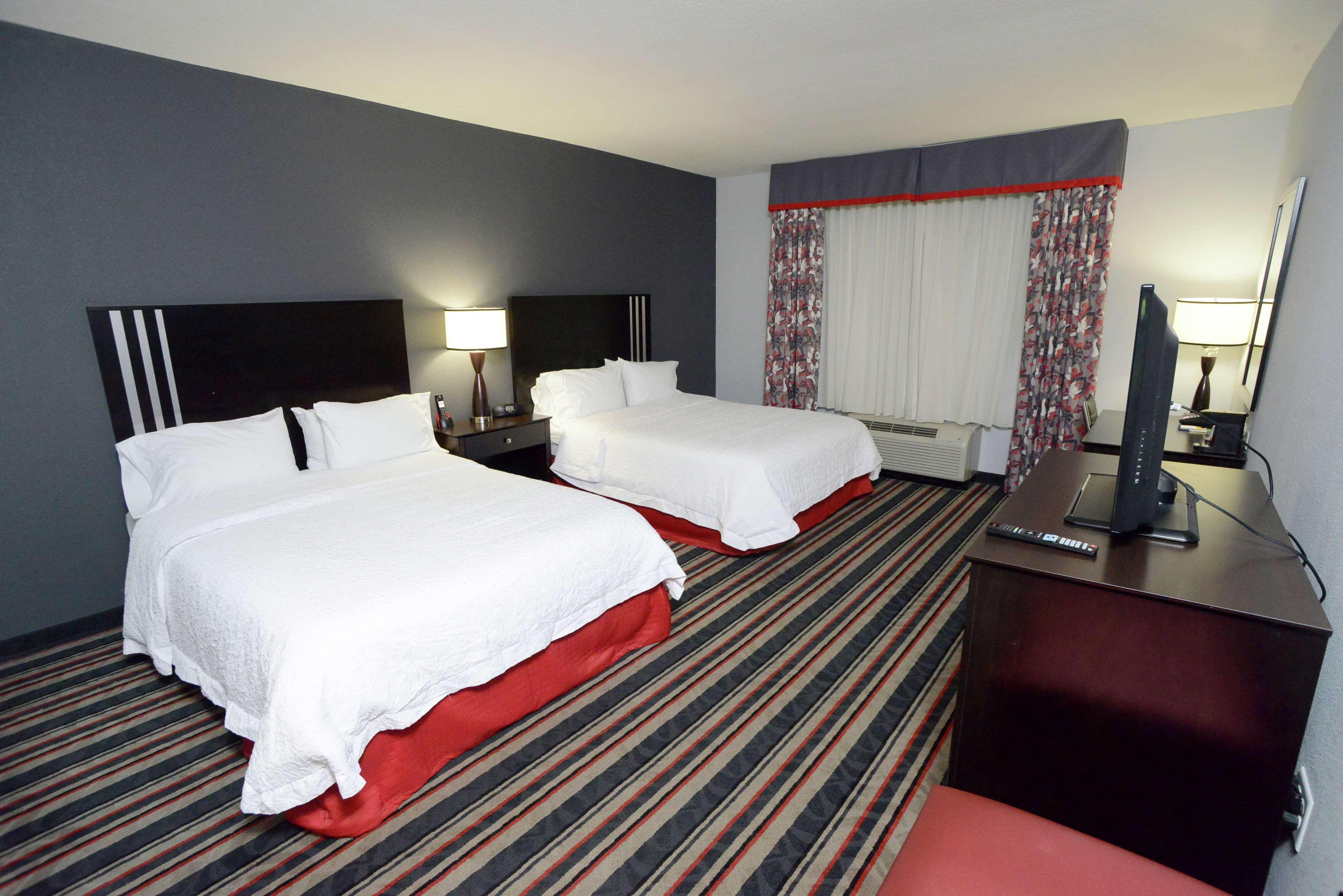 Hampton Inn & Suites Albany At Albany Mall Exterior photo