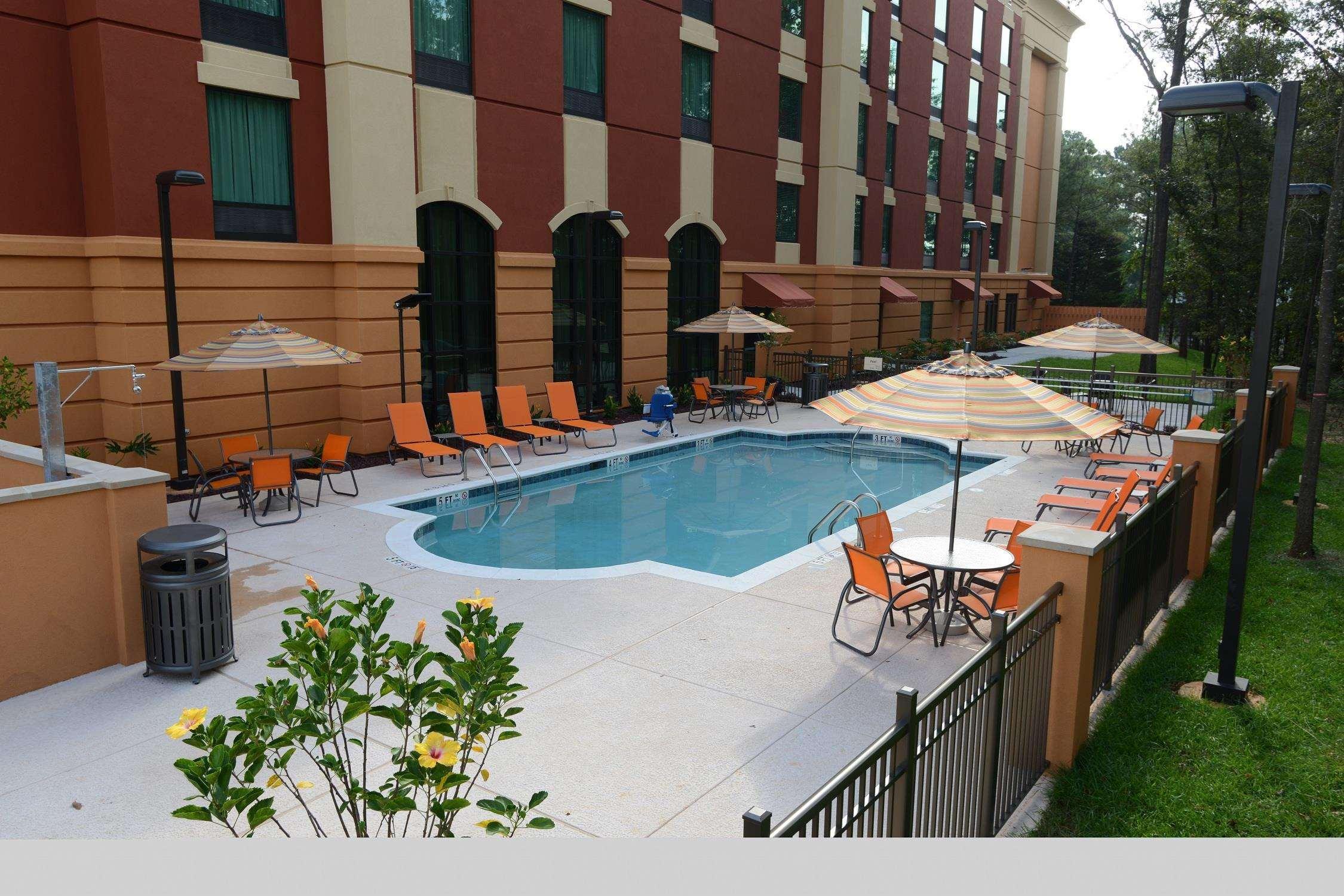 Hampton Inn & Suites Albany At Albany Mall Exterior photo